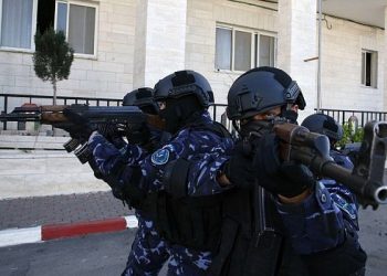 إطلاق نار يستهدف مقر الشرطة الفلسطينية في مدينة طولكرم