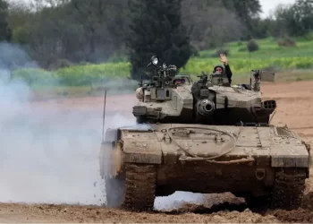 الاحتلال يقصف المنازل فوق رؤوس ساكنيها ومحاولات للتقدم شمال مخيم النصيرات