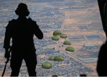 القوات المسلحة الأردنية تنفذ أضخم عملية إنزال جوي على قطاع غزة