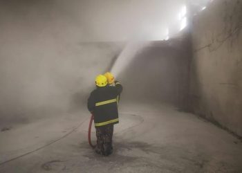 حريق يلتهم مركزا لصيانة مركبات الهايبرد بمنطقة المقابلين في العاصمة عمان