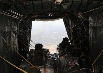 10 إنزالات جديدة على غزة شملت ملابس العيد ومواد غذائية