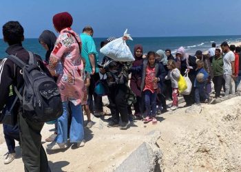 إصابات في صفوف النازحين بغزة بعد محاولتهم العودة لمناطقهم للمرة الثانية