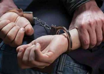 عمان.. سقوط شاب عن الطابق الثاني أثناء محاولته الفرار أثناء إلقاء القبض عليه