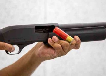 وفاة خمسيني برصاصة أثناء تنظيف سلاحه في منزله بمحافظة الكرك