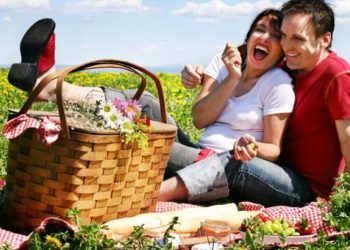 هل صحيح أن الضحك سبب دوام الحب؟