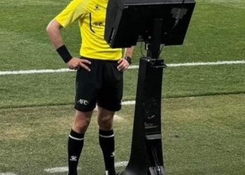 الحكم الأردني أدهم مخادمة يخطف الأنظار بنصف نهائي أبطال آسيا.. ماذا فعل؟