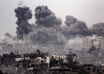 الاحتلال يكثف غاراته جوا وبرا وبحرا على غزة مخلفا شهداء وجرحى