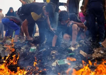 آثار مجزرة الخيام في رفح.. “أرض محترقة ودمار واسع”