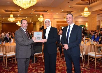 بنك صفوة الإسلامي يواصل دعم مركز الحسين للسرطان ويجدد الرعاية