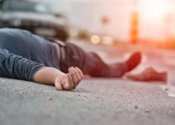 تحرش بها واعتدى على والدها بالضرب.. مصرية تقتل شاباً على الملاً