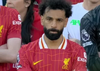 بالصور.. صلاح يمسك دموعه خلال وداع كلوب