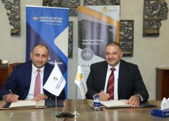 البنك الأردني الكويتي ومجموعة عزت مرجي يوقعان اتفاقية لتمويل مشاريع الطاقة المتجددة