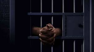 صاحب بقالة يستفرد بـ”زبونة” ويدفع ثمنا غاليا