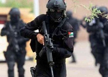 الاردن .. خبراء المتفجرات يتعاملون مع مواد متفجرة تم تخزينها في ماركا الجنوبية