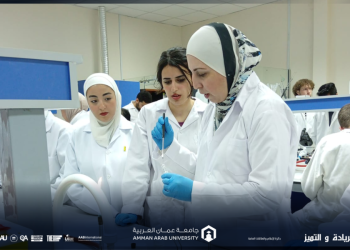ورشة متقدمة حول علم الأحياء الدقيقة لطلبة صيدلة “عمان العربية”