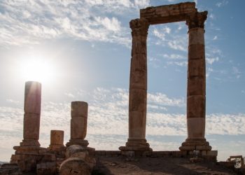 طقس الاردن.. أجواء حارة وجافة اليوم وانحسار تأثير الموجة الحارة السبت