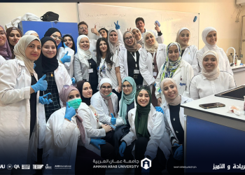 ورشة عمل لصيدلة “عمان العربية” بعنوان “مستحضرات التجميل وطرق تحضيرها”