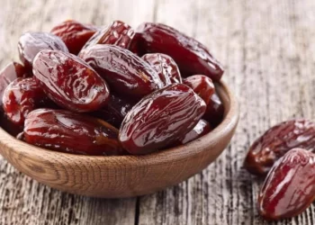 تعرفوا إلى أفضل وقت لتناول التمر.. صباحاً أم مساءً