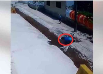 دفع ثمن استهتار مقاول.. طفل يسقط في إحدى حفريات مشروع الصرف الصحي في إربد