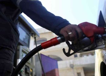 تخفيض أسعار البنزين بنوعيه ورفع سعر الديزل لشهر تموز المقبل