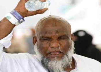 الحجاج يكتوون بلهيب الشمس في مكة و “عشرات الوفيات”