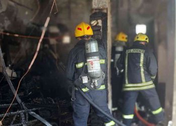 حريق محل تنجيد سيارات بالزرقاء