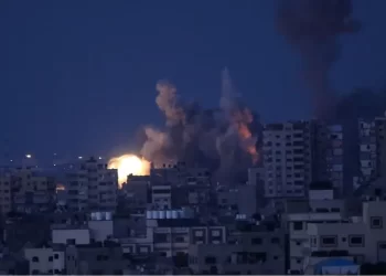 استمرار الغارات الدموية على غزة.. وتفاؤل حذر بشأن الهدنة