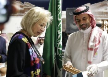 “النجار” تفتتح جناح السفارات في مهرجان جرش الثقافي 2024 وتشيد بجناح المملكة العربية السعودية