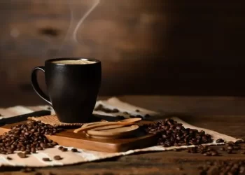 شرب القهوة سمة وراثية ولها علاقة بالسمنة.. دراسة تكشف
