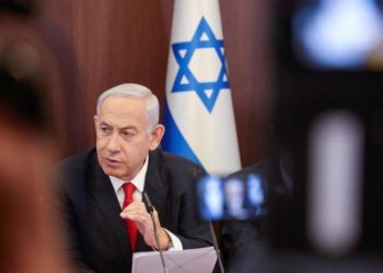 ” أحرونوت” العبرية.. كلما حل بند في المفاوضات يأتي نتنياهو ببندٍ آخر ليعرقلها