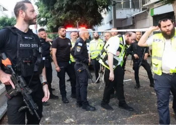 مقتل مستوطنين وإصابة آخرين بعملية طعن جنوبي “تل أبيب” و الاحتلال يستنفر