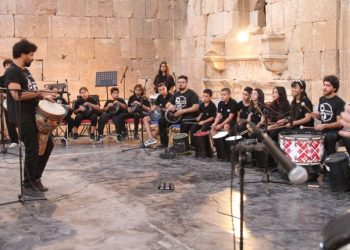 مسرح أرتيمس في جرش يستضيف فرقة “درم جام”