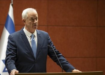 غانتس.. حكومة نتنياهو و”الكابينت” غير مؤهلين لأداء مهامهما