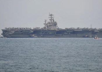 لردع إيران.. واشنطن ترسل غواصة نووية وحاملة طائرات للشرق الأوسط