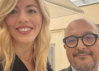 علاقة غرامية مع “مؤثرة” تطيح بوزير الثقافة الإيطالي