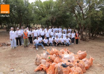 موظفو أورنج الأردن يتطوعون في اليوم العالمي لتنظيف البيئة