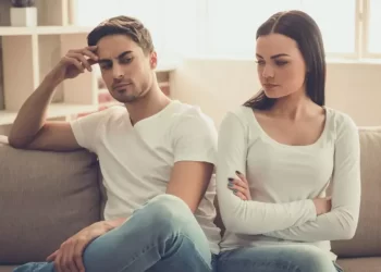 لماذا لا يحب الزوج الخروج مع زوجته ؟