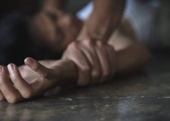 العراق .. زوج يخدر زوجته ويساعد والده على اغتصابها