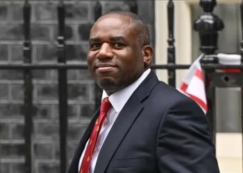 وزير الخارجية البريطاني يقلل من شأن الإبادة في غزة.. ومطالبات بالاعتذار