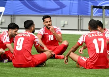 طاقم حكام سعودي لمباراة النشامى والعراق