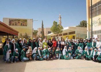 أمنية تشارك في يوم وظيفي لطالبات مدرسة صفية في المفرق