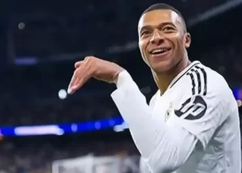 “تسللات” مبابي أمام برشلونة.. “غباء” وتعليقات ساخرة