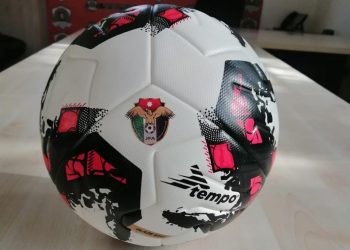 في الأردن .. إداري يعتدي على لاعب و”تنكتين زيت” بدل راتب لاعب آخر .. !!