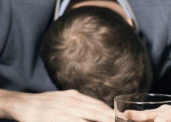 القبض على فنان مصري شهير في حالة سكر شديدة بمطار برلين