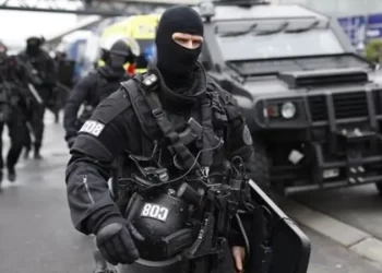 تحرير الرهائن المحتجزين في مطعم بضواحي باريس وإلقاء القبض على المنفذ