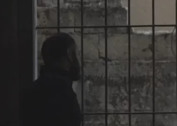 سوريا.. منشقون وسجناء سابقون يحاولون فك ألغاز “سجن صيدنايا”