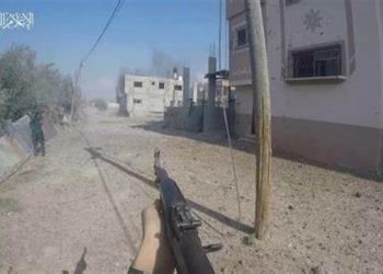 بعد التنكر بلباس جنود الاحتلال.. استشهادي في جباليا يفجر نفسه في قوة للاحتلال