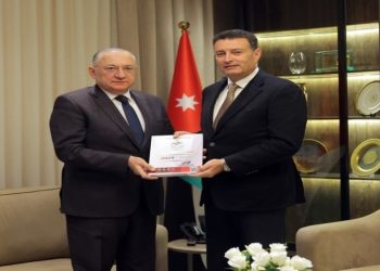 الصفدي يتسلم تقرير هيئة النزاهة ومكافحة الفساد لعام 2023