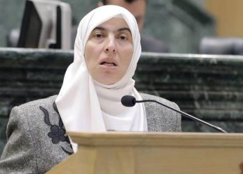 النائب ديمة طهبوب تطالب زيادة رواتب المتقاعدين من تخفيضات الموازنة