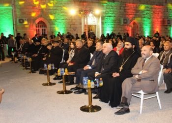 وزارة السياحة تضيء شجرة الميلاد في إربد